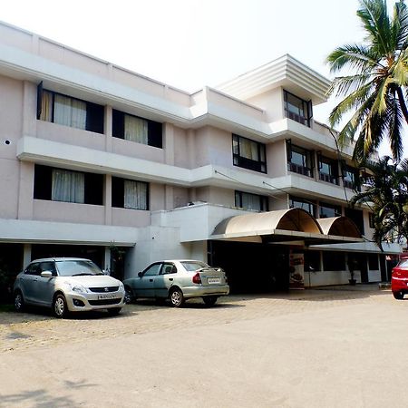 Hotel Highway Garden Kochi Bagian luar foto
