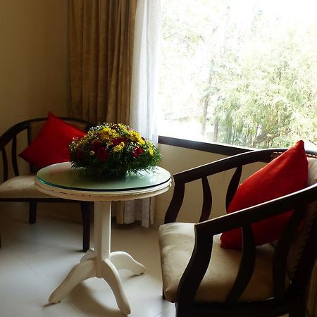 Hotel Highway Garden Kochi Bagian luar foto