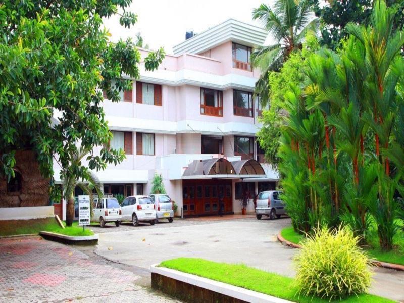 Hotel Highway Garden Kochi Bagian luar foto