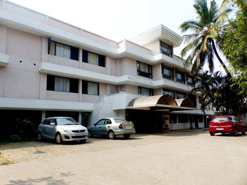 Hotel Highway Garden Kochi Bagian luar foto