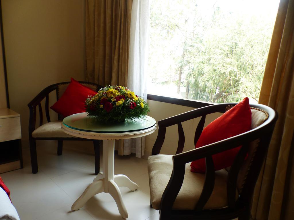 Hotel Highway Garden Kochi Bagian luar foto