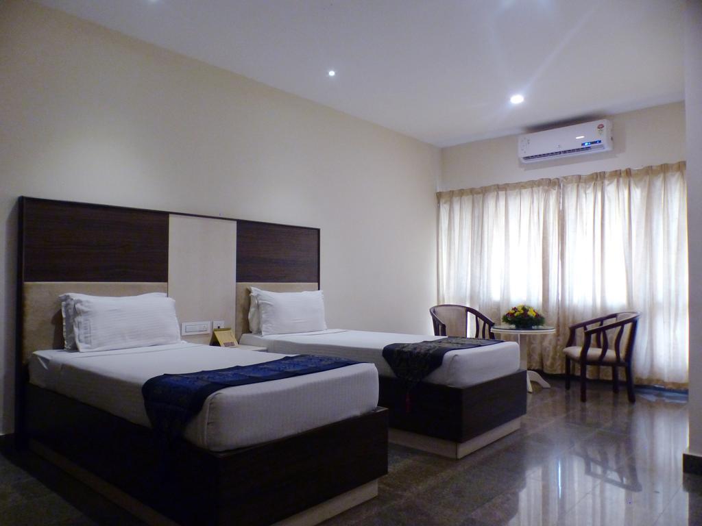 Hotel Highway Garden Kochi Bagian luar foto