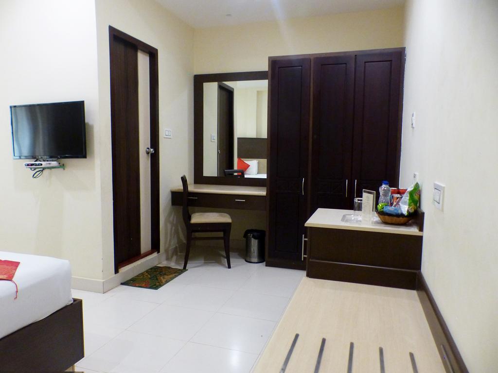 Hotel Highway Garden Kochi Bagian luar foto