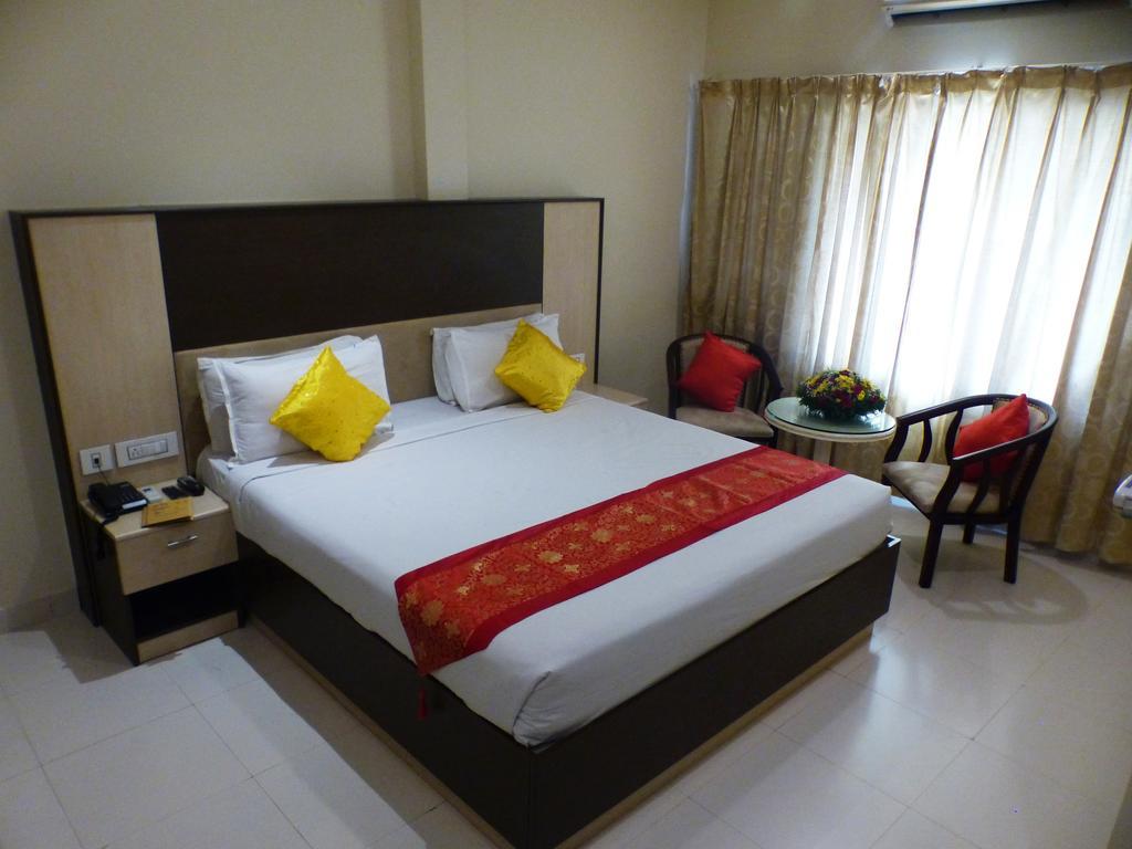 Hotel Highway Garden Kochi Bagian luar foto