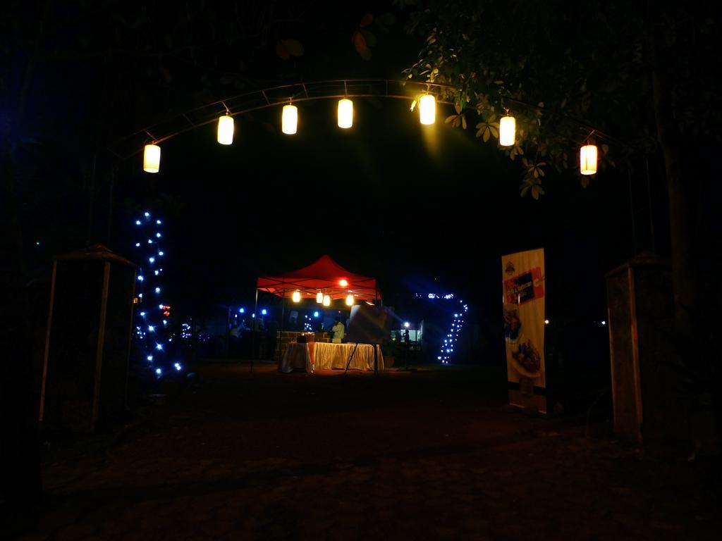 Hotel Highway Garden Kochi Bagian luar foto