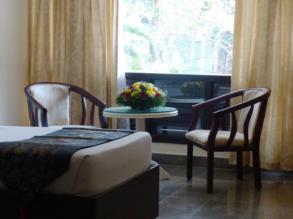 Hotel Highway Garden Kochi Bagian luar foto