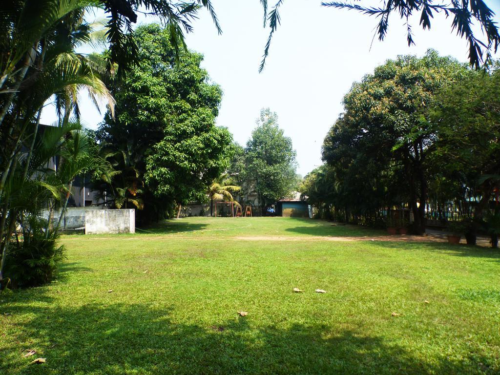 Hotel Highway Garden Kochi Bagian luar foto