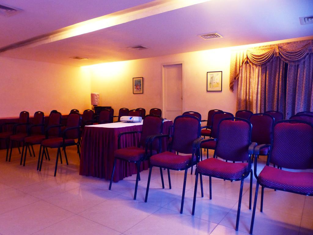 Hotel Highway Garden Kochi Bagian luar foto