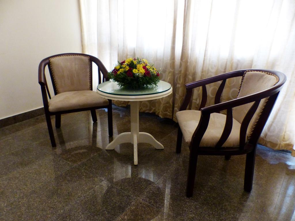 Hotel Highway Garden Kochi Bagian luar foto