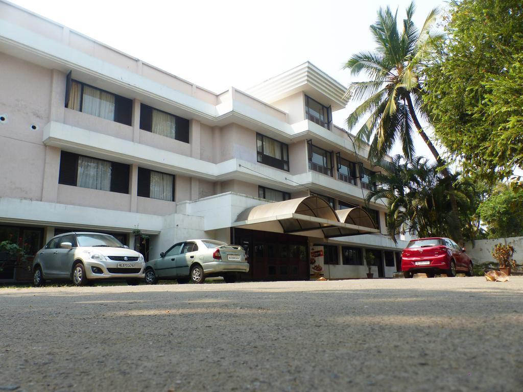 Hotel Highway Garden Kochi Bagian luar foto