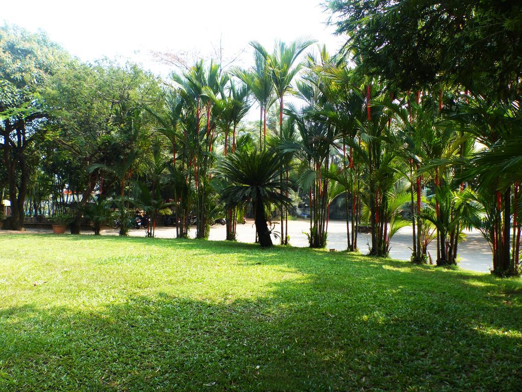 Hotel Highway Garden Kochi Bagian luar foto